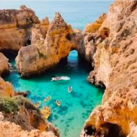 Rooms Lagos * لاغوس