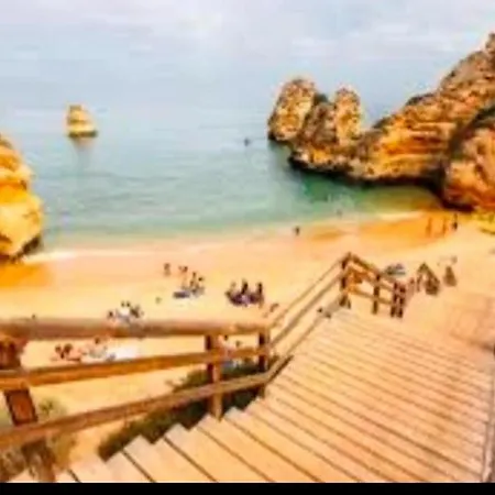 Rooms Lagos منزل للإقامة *