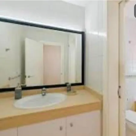 Rooms Lagos * لاغوس